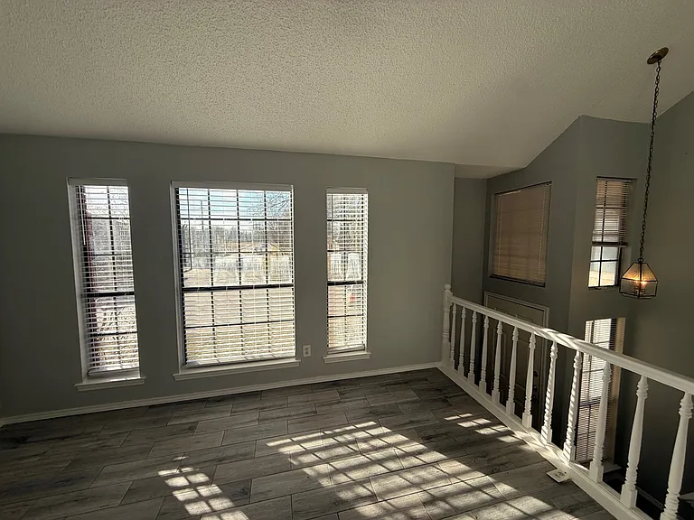 906 Wentwood Dr — Photo 8