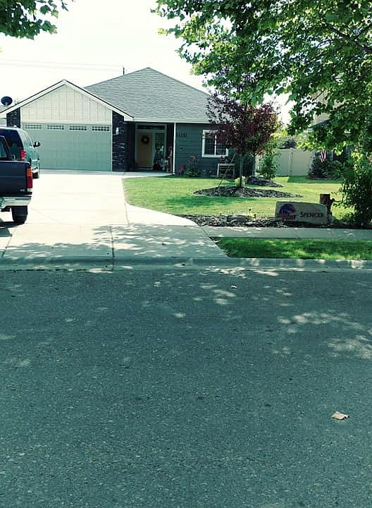 Cozy Home with Mature trees