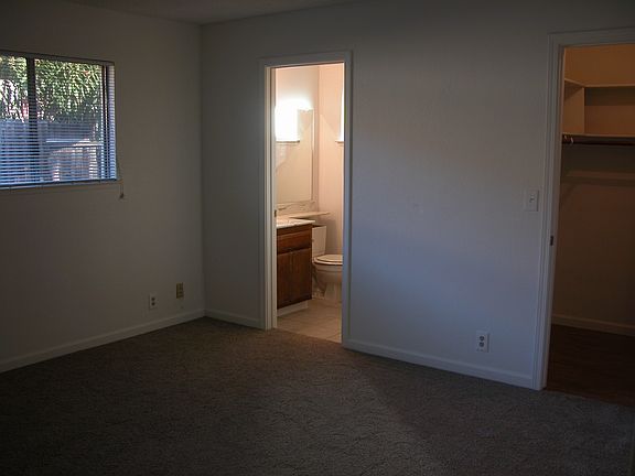 4th image of 5056 North Ave