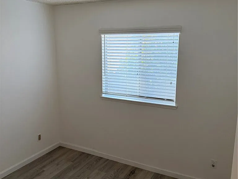 2211 S Walker Ave — Photo 9
