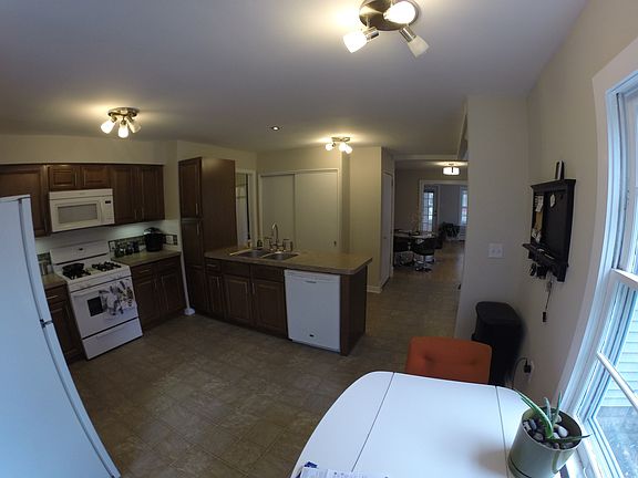 5th image of 6141 Idaho Ave NE