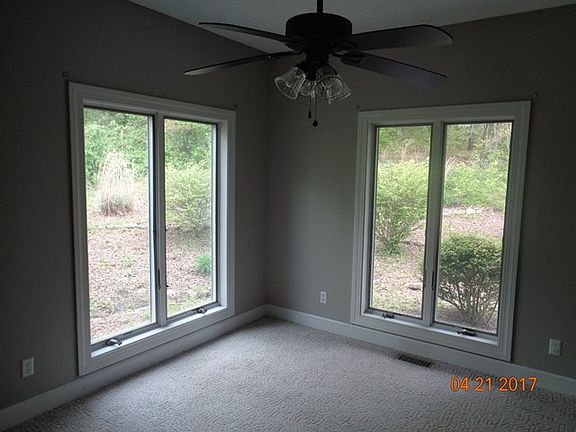 4th image of 645 Oakwood Dr