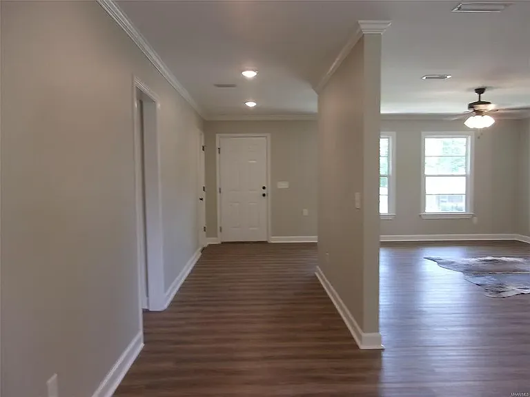 1102 Brooks Cir — Photo 9
