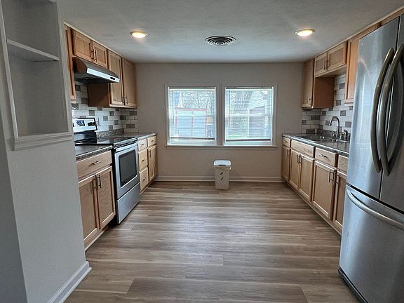 4th image of 533 Lyle Ave