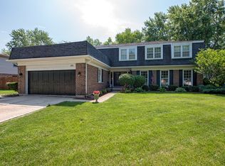 571 Prince Edward Rd, Glen Ellyn, IL 60137