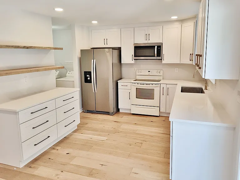 36 Taylor Dr — Photo 3