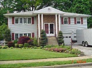1 Ryan Ct, Hempstead, NY 11550