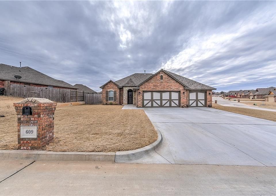 1st image of 609 Blue Sky Dr