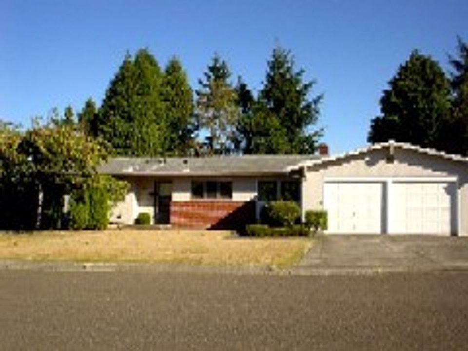 1st image of 990 Oakway Dr #990
