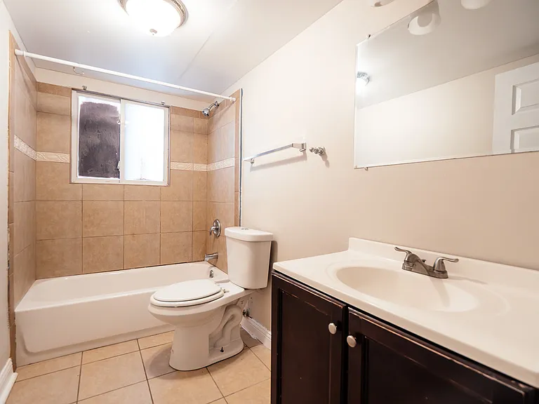 1634 Crest Hill Ave #2 — Photo 4