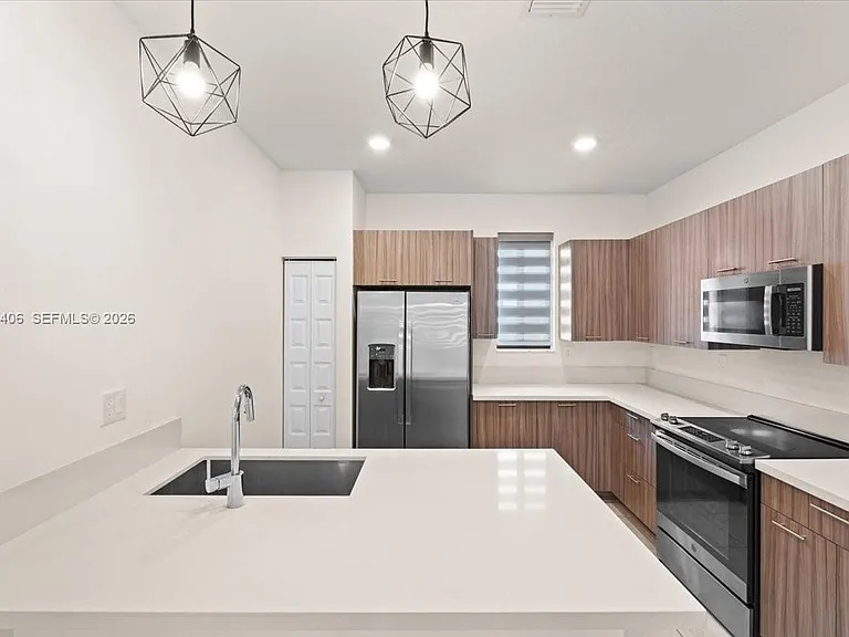4746 NW 83rd Pkwy — Photo 9