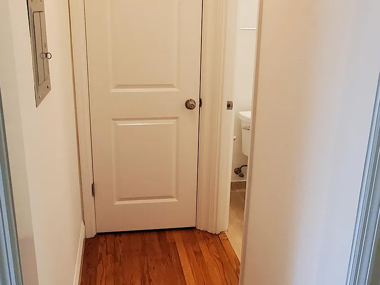 477 Chetwood St #E — Photo 17