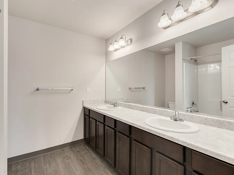 Crown Pointe Apartments — Photo 13
