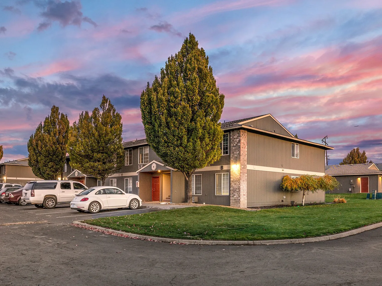 Cascade Ridge Apartments — Photo 2