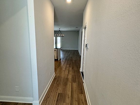 5th image of 9342 Crestway Rd