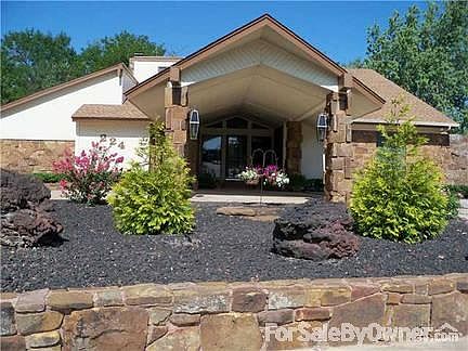 Front of the house
						:
						Faces east