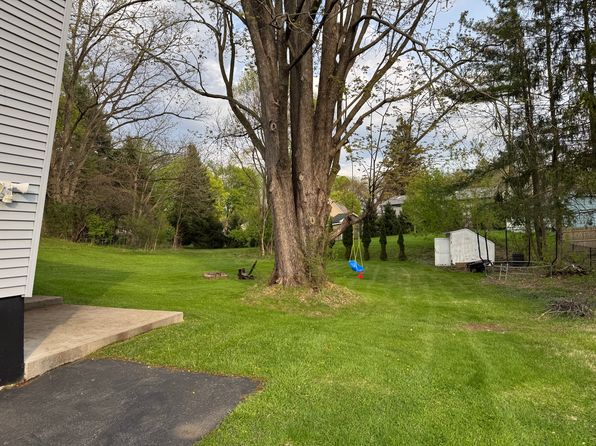 24 Richlee Dr, Camillus, NY 13031