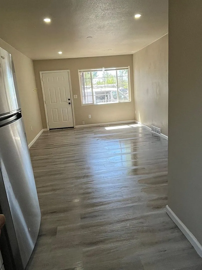 Charming 2BR Duplex in Aurora — Photo 3
