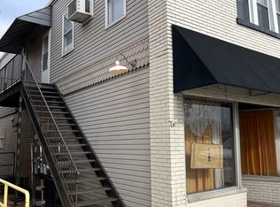 48 Crystal St APT 2F, Cary, IL 60013
