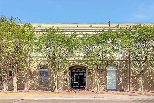 2 bed, 2.0 bath, 1298 sqft, $5,000 — Photo 1