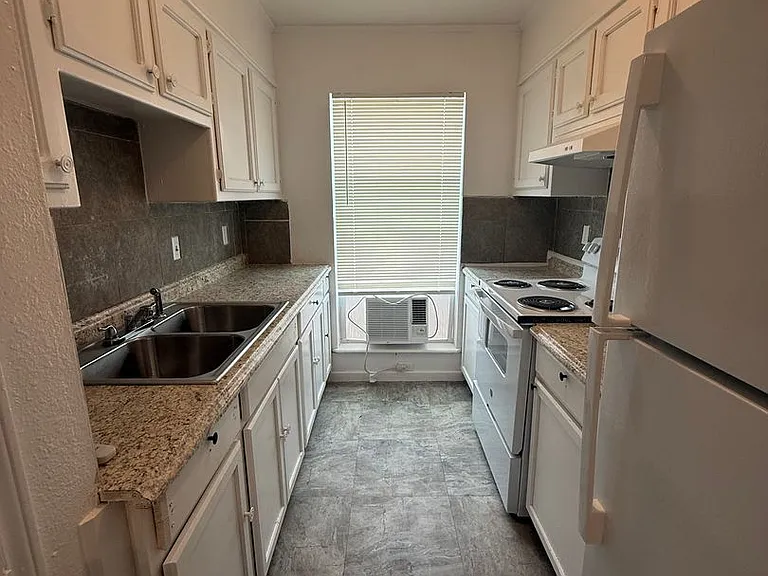 2041-2043 Helm Dr — Photo 31