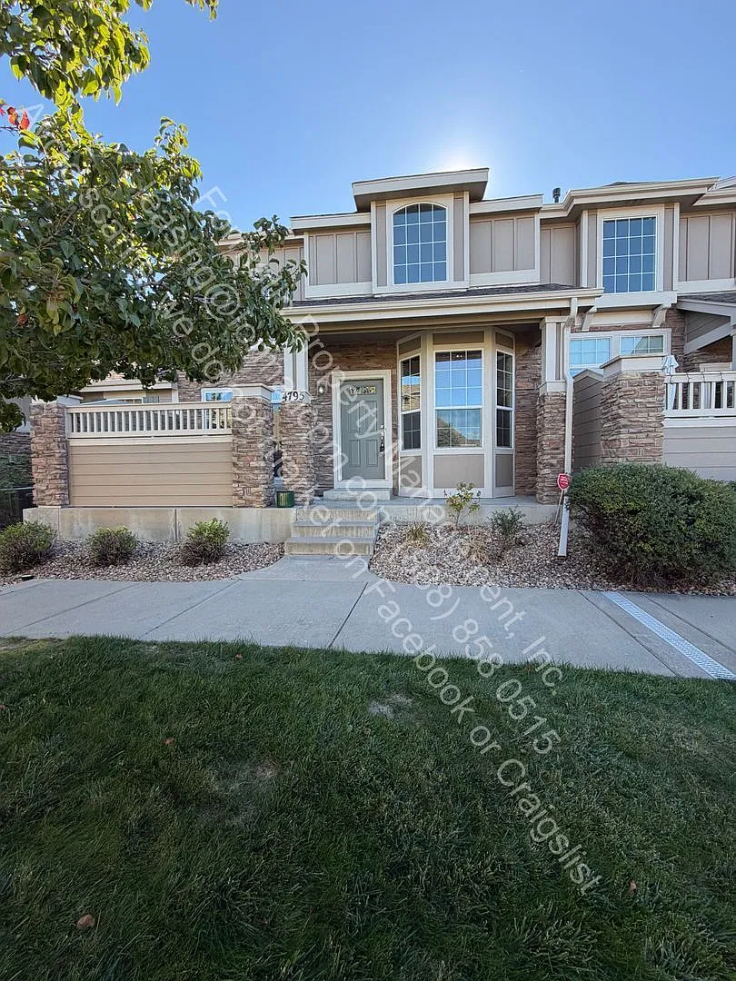 4 bed, 3.5 bath, 2467 sqft, $2,995 — Photo 1