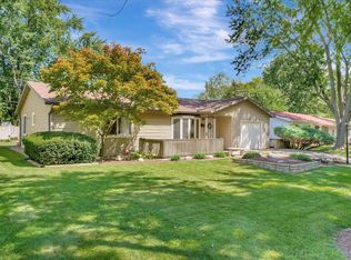 1410 Aztec Dr, Champaign, IL 61821