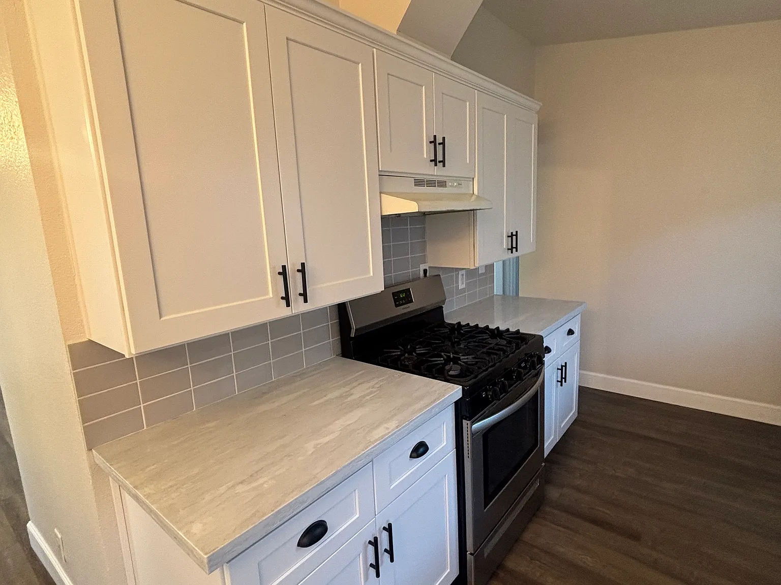 3 bed, 1008 sqft, $2,150 — Photo 3