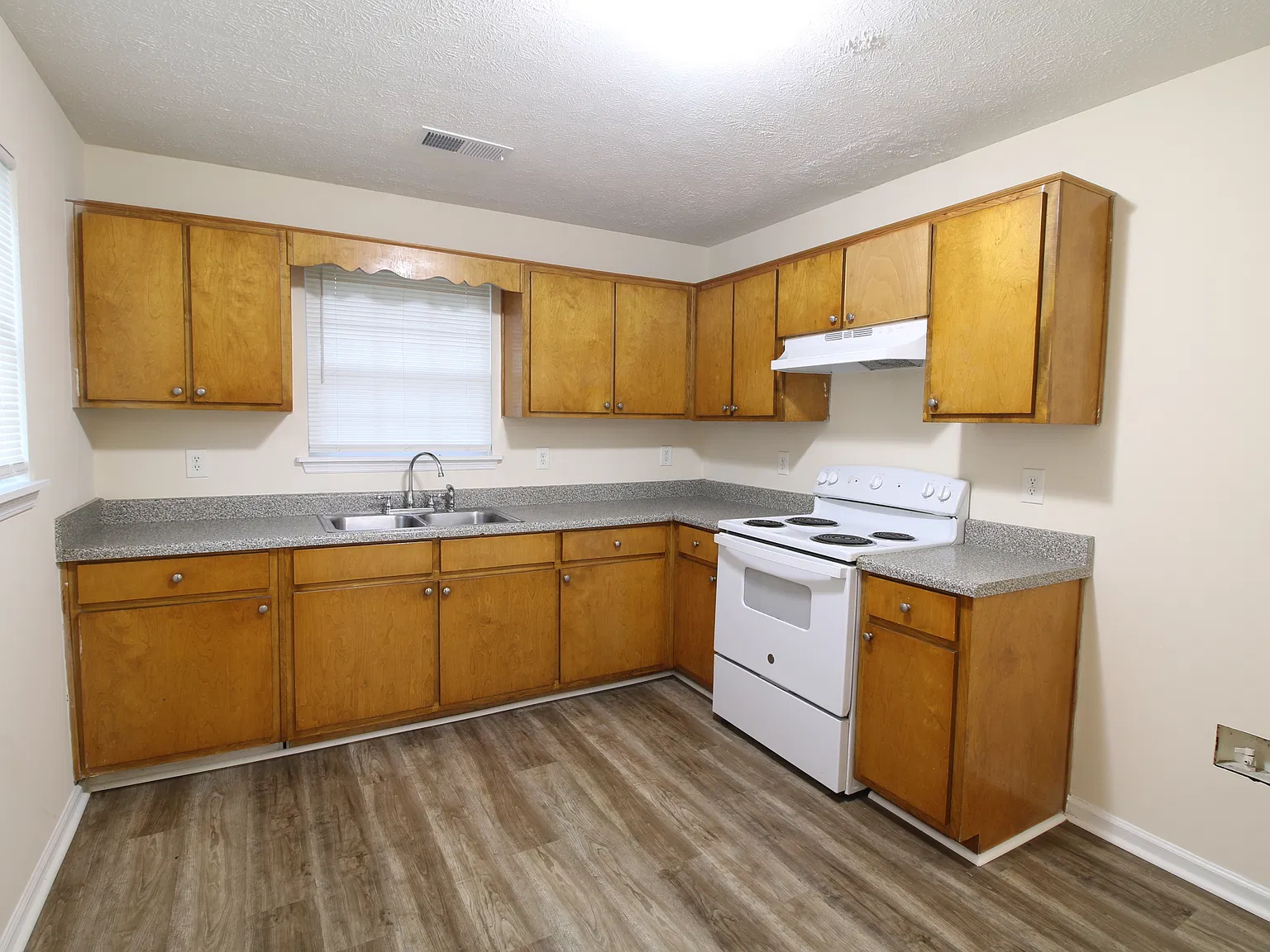 1223 Lyndon Ave - 1223 Lyndon Ave — Photo 4