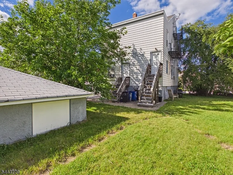 139 Fairview Ave #2 — Photo 16
