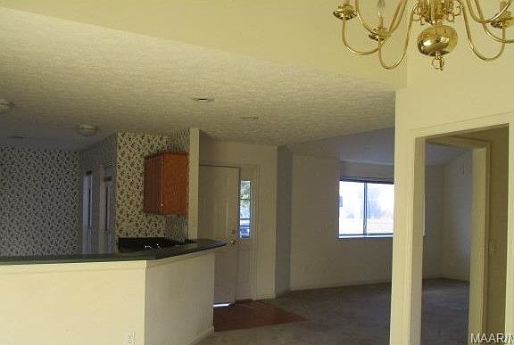 3rd image of 907 Eastern Oaks Dr