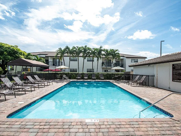 Legacy Palm Isle — Photo 14
