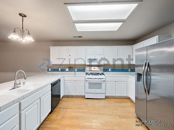 5th image of 234 N Amador St