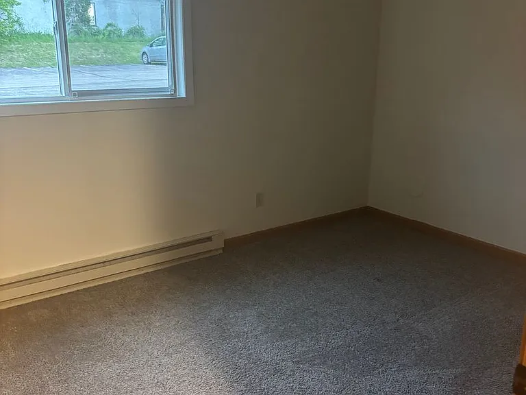 721 W Thorne St — Photo 12
