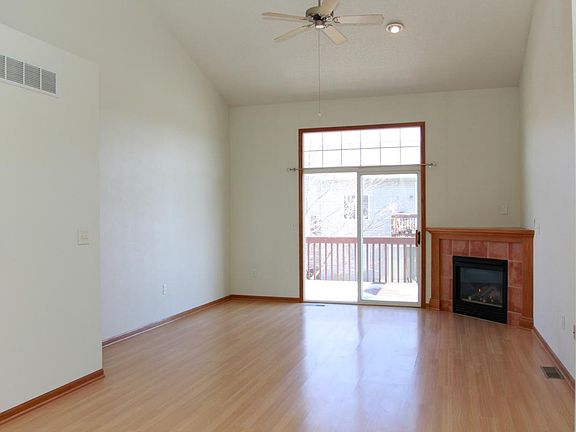3rd image of 20 Heidi Ln