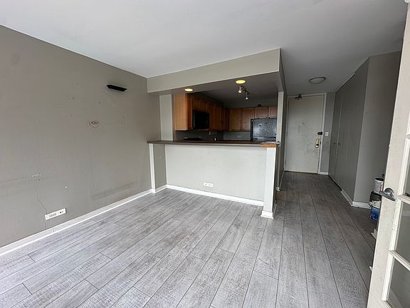 4th image of 655 W Irving Park Rd APT 1007