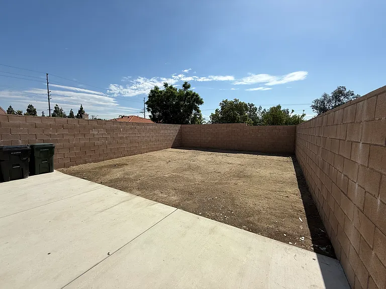 9733-2 Eugenia Ave — Photo 17