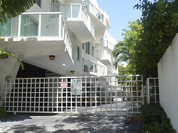 4th image of 1528 Brickell Ave APT 207