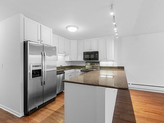2nd image of 1345 N Dearborn St #15F