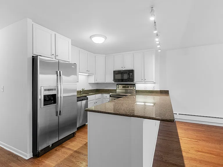 1345 N Dearborn St #15F — Photo 2