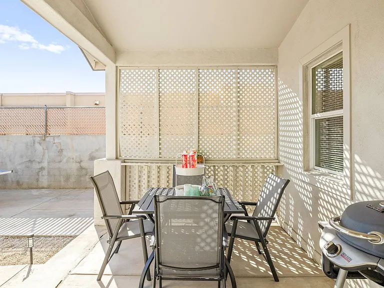 1025 E Portland St — Photo 31