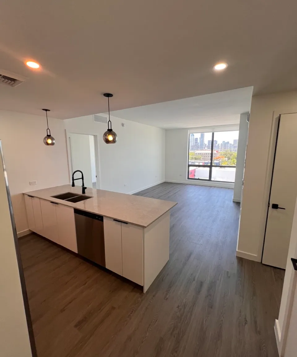 2 bed, 1038 sqft, $3,265 — Photo 2