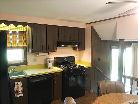3rd image of 424 Meadow Dr