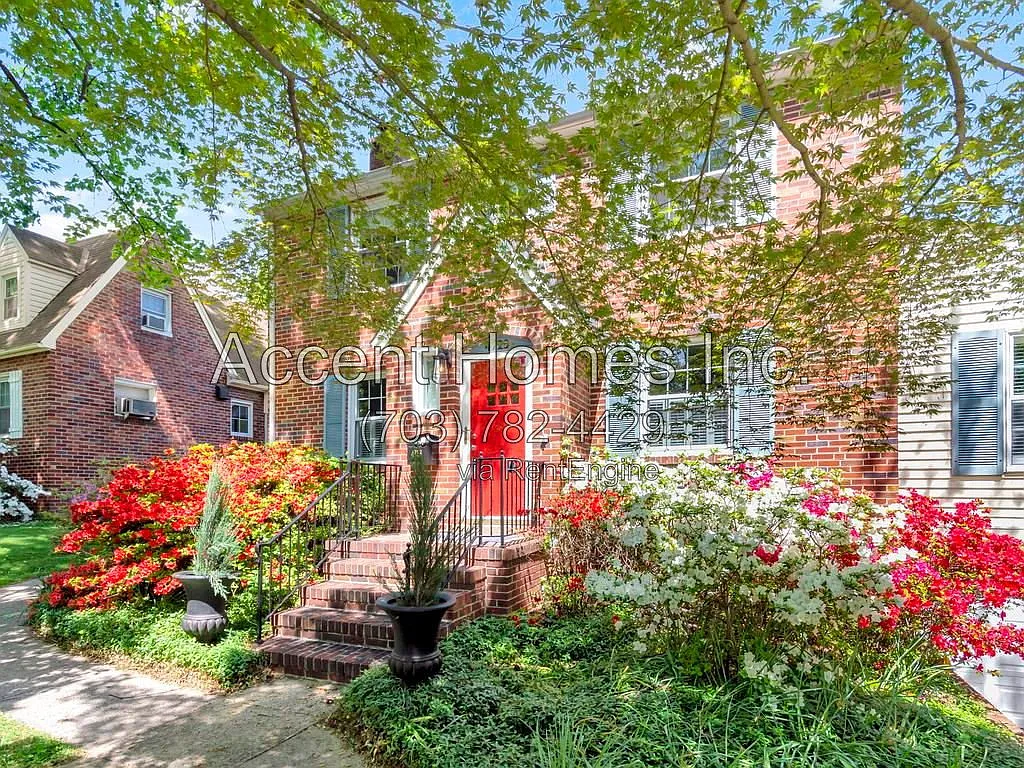 4 bed, 2.5 bath, 2428 sqft, $4,500 — Photo 1