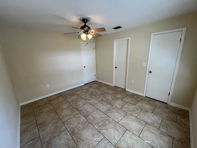 715 Angelina Ln — Photo 11