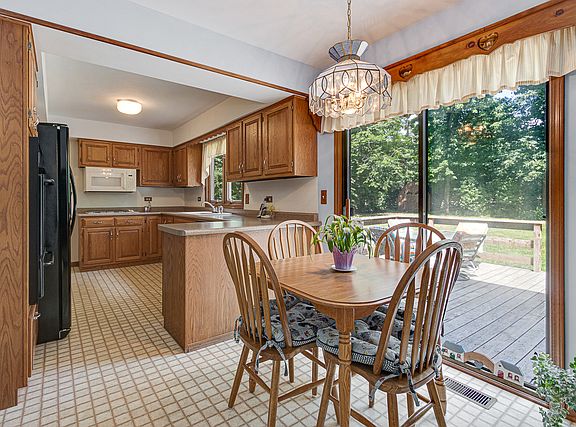 3rd image of 29W334 Helen Ave