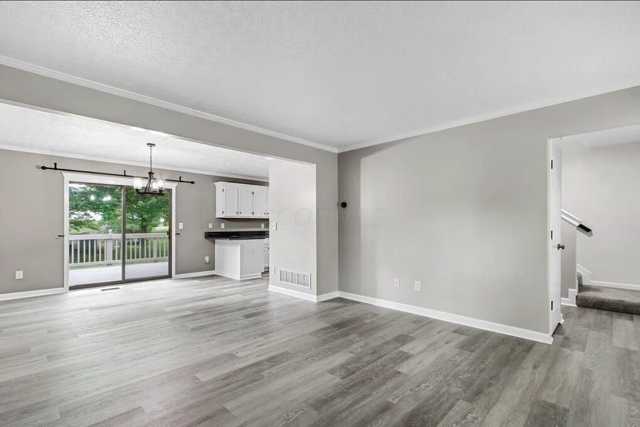 3 bed, 1296 sqft, $2,495 — Photo 3