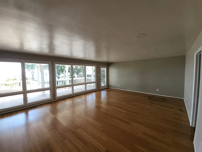 1331 Bayville St — Photo 40