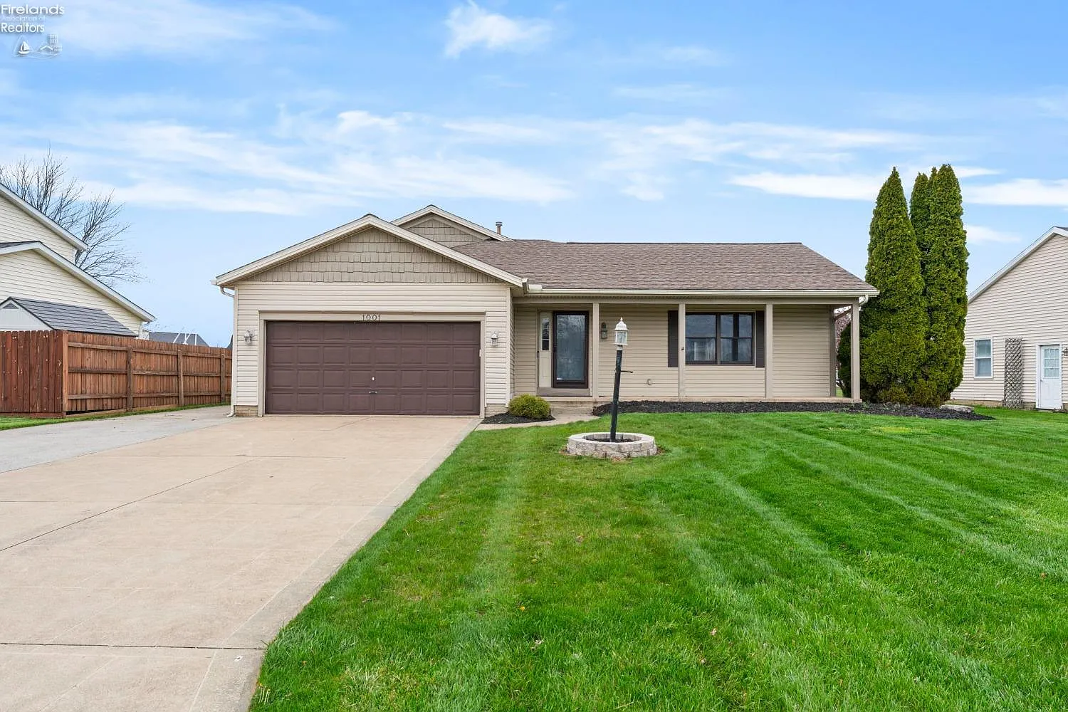 1001 Birchwood Dr photo 1