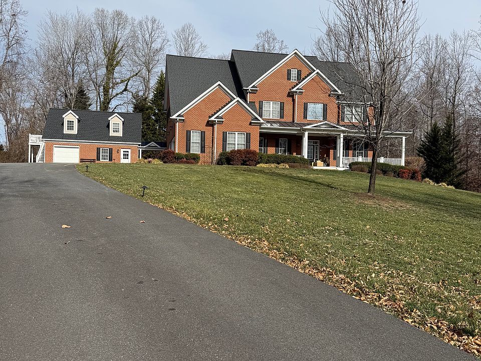 1st image of 557 Half Moon Ct #1